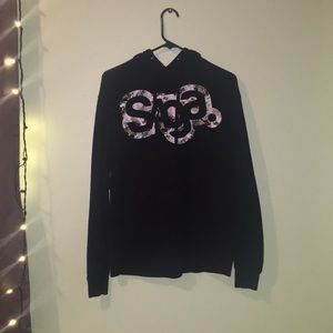 Black saga sweatshirt